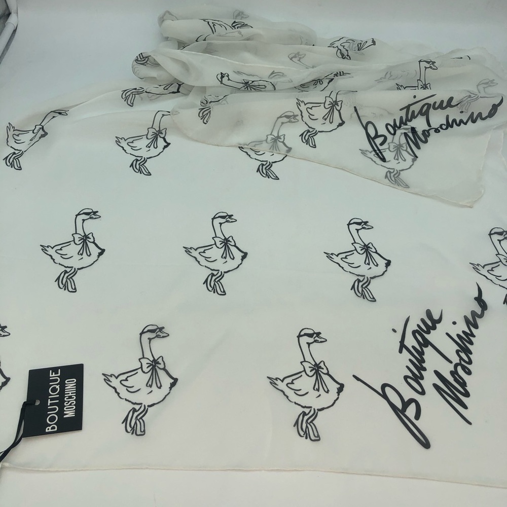 Boutique Moschino XL Scarf - Picture 4 of 4